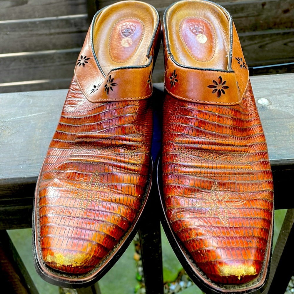 Genuine leather heeled clogs